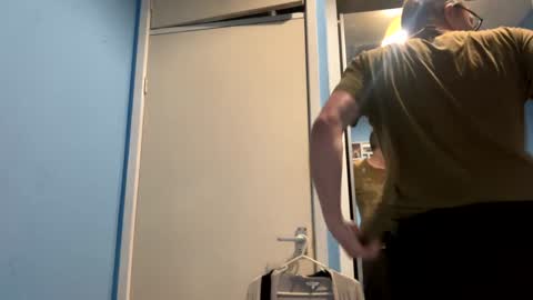 Snapshot of icums4u chatting on 01/06/25, 03:08 icums4u online show from 01/06/25, 03:08