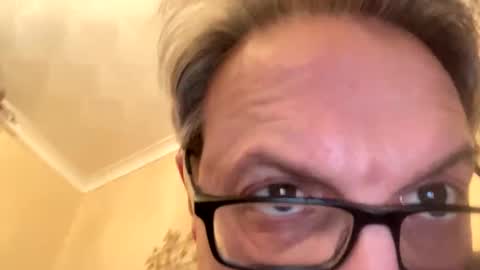 Snapshot of icums4u chatting on 01/27/25, 04:33 icums4u online show from 01/27/25, 04:33