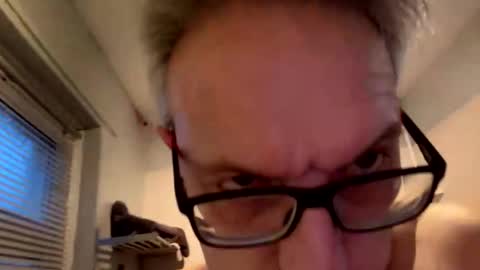 Snapshot of icums4u chatting on 12/15/25, 03:49 icums4u online show from 12/15/25, 03:49