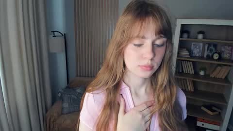 Snapshot of icyhoneybite chatting on 09/19/25, 09:00 Jane online show from 09/19/25, 09:00