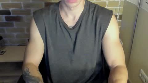 Snapshot of idkiww chatting on 09/26/25, 08:35 yo online show from 09/26/25, 08:35