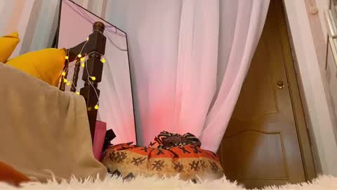 Emmy  help me reach 100 thumbs up online show from 03/18/26, 06:33