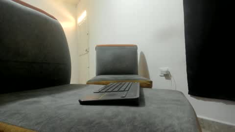 Snapshot of iham_28 chatting on 12/02/24, 02:52 Iham online show from 12/02/24, 02:52