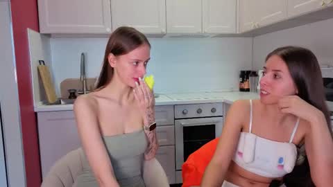 Julia and Mira online show from 10/05/25, 08:56