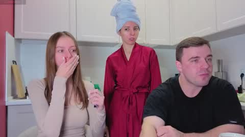 Julia and Mira online show from 10/23/25, 09:19