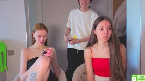 Julia and Mira online show from 02/25/26, 10:47