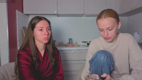 Julia and Mira online show from 07/08/26, 11:04