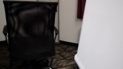 ihktqjtwzczh online show from 04/19/26, 07:51