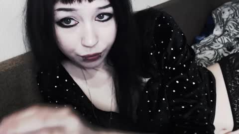 iiiiiiis online show from 11/09/25, 06:33