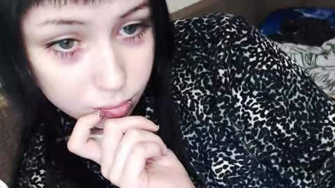 iiiiiiis online show from 12/04/25, 02:43