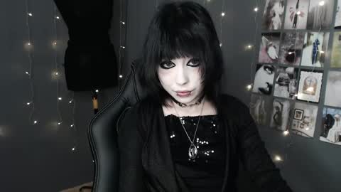 iiiiiiis online show from 04/18/26, 12:03