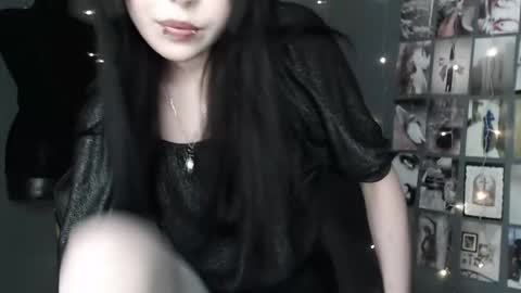 iiiiiiis online show from 04/23/26, 07:41