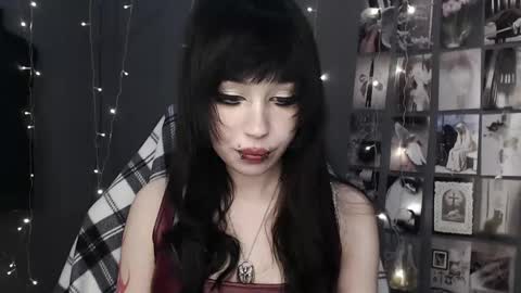 Snapshot of iiiiiiis chatting on 05/31/26, 10:33 iiiiiiis online show from 05/31/26, 10:33