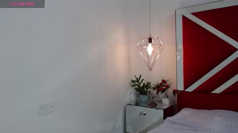 Isabella online show from 11/07/25, 07:58