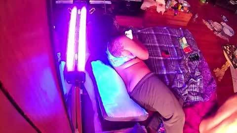 ike6oodnigh online show from 12/15/25, 03:16