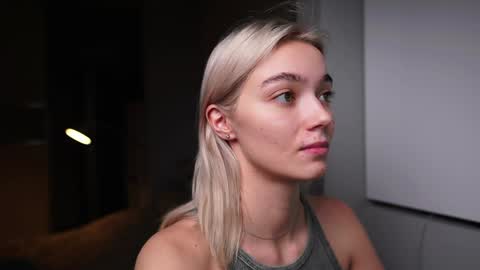 ileanacampbel online show from 12/24/24, 07:17