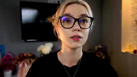 ileanacampbel online show from 03/04/25, 05:42