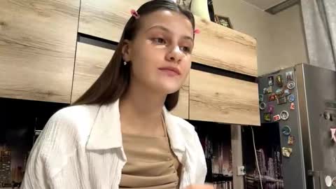 Snapshot of ilianaportwood chatting on 02/18/26, 01:18 Sophie online show from 02/18/26, 01:18