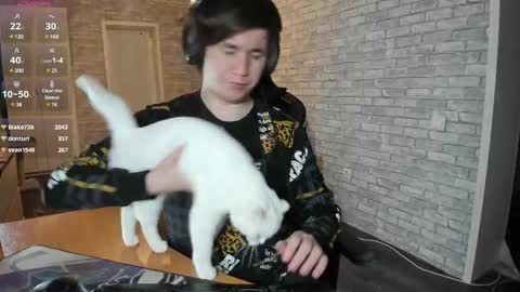 Snapshot of iliaskrislove chatting on 03/06/25, 12:43 iliaskris online show from 03/06/25, 12:43