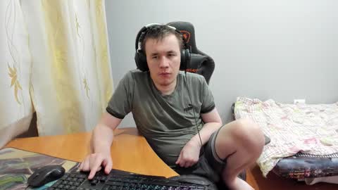 Snapshot of iliaskrislove chatting on 11/15/25, 12:02 iliaskris online show from 11/15/25, 12:02