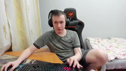 Snapshot of iliaskrislove chatting on 11/17/25, 12:22 iliaskris online show from 11/17/25, 12:22