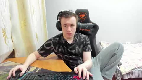 Snapshot of iliaskrislove chatting on 11/19/25, 04:12 iliaskris online show from 11/19/25, 04:12