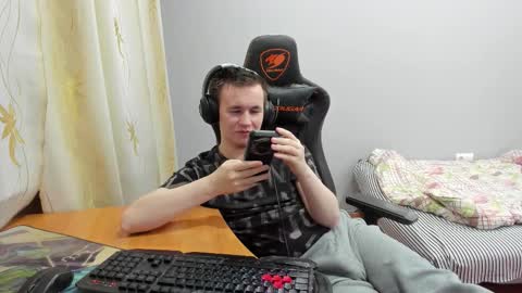 Snapshot of iliaskrislove chatting on 11/21/25, 08:18 iliaskris online show from 11/21/25, 08:18