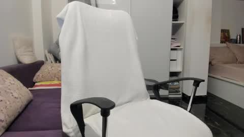 Bamby online show from 10/25/25, 05:19