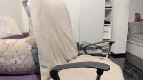 Bamby online show from 12/18/25, 06:14