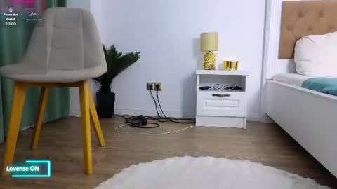 Snapshot of ilikeithaard chatting on 06/14/26, 06:43 Emma online show from 06/14/26, 06:43