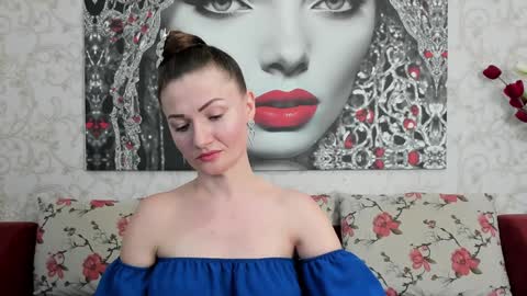 Snapshot of illegalbeauty87 chatting on 02/01/25, 10:55 Ingrid or more easier...Miss  GoDDess Mistress online show from 02/01/25, 10:55