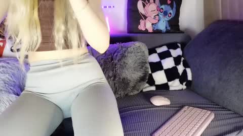 nicollee online show from 01/26/25, 03:47