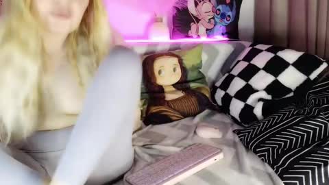 nicollee online show from 03/11/25, 03:23