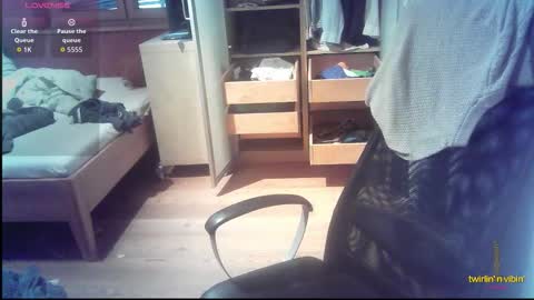 iloveyoutoo2000 online show from 10/20/25, 03:34