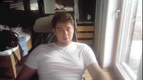 iloveyoutoo2000 online show from 11/17/25, 01:06