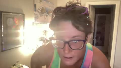 ilustlucy online show from 09/16/25, 11:17