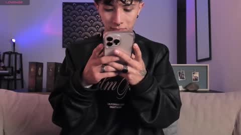 Snapshot of im__thomas chatting on 10/19/25, 05:08 IM THOMAS online show from 10/19/25, 05:08