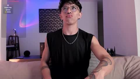 Snapshot of im__thomas chatting on 12/14/25, 05:46 IM THOMAS online show from 12/14/25, 05:46