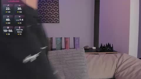 Snapshot of im__thomas chatting on 12/15/25, 05:01 IM THOMAS online show from 12/15/25, 05:01