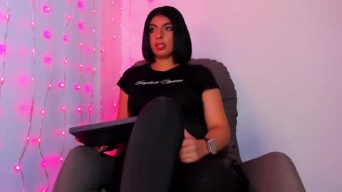 im_anna_ online show from 02/12/25, 09:33