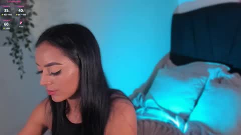 Snapshot of im_isabellaa chatting on 10/12/25, 03:55 Isa online show from 10/12/25, 03:55