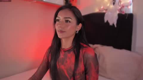 Snapshot of im_isabellaa chatting on 10/28/25, 09:17 Isa online show from 10/28/25, 09:17