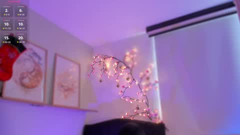 Snapshot of im_isabellaa chatting on 12/15/25, 08:24 Isa online show from 12/15/25, 08:24