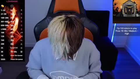 Laia online show from 10/24/25, 01:03