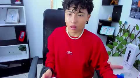 Snapshot of im_mathias chatting on 10/23/25, 07:45 mathias online show from 10/23/25, 07:45