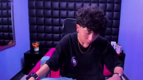 Snapshot of im_mathias chatting on 10/25/25, 04:31 mathias online show from 10/25/25, 04:31