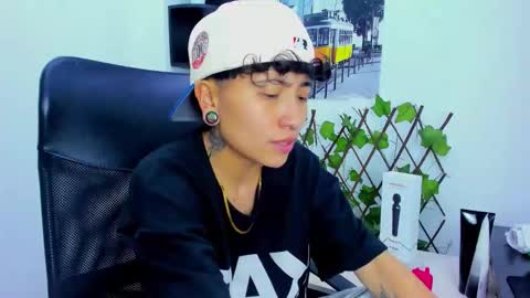 Snapshot of im_mathias chatting on 11/09/25, 04:05 mathias online show from 11/09/25, 04:05