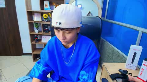 Snapshot of im_mathias chatting on 11/29/25, 02:36 mathias online show from 11/29/25, 02:36