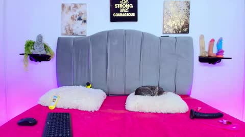 im_riley_ online show from 10/08/25, 07:33