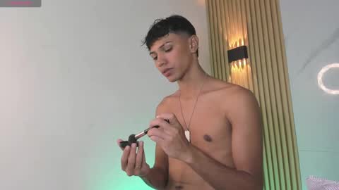 Snapshot of im_sebaslopez chatting on 01/13/25, 04:39 im_sebaslopez online show from 01/13/25, 04:39